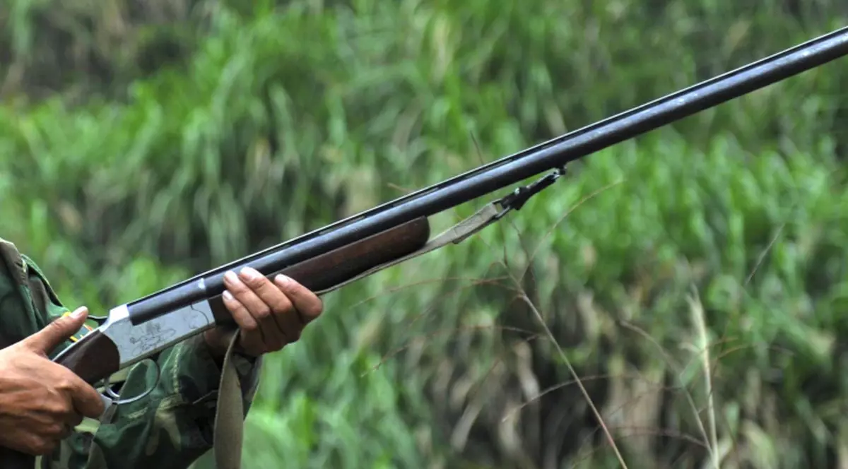 Patru persoane sunt urmărite penal în cazul bărbatului găsit împușcat într-un lan de porumb din Vrancea