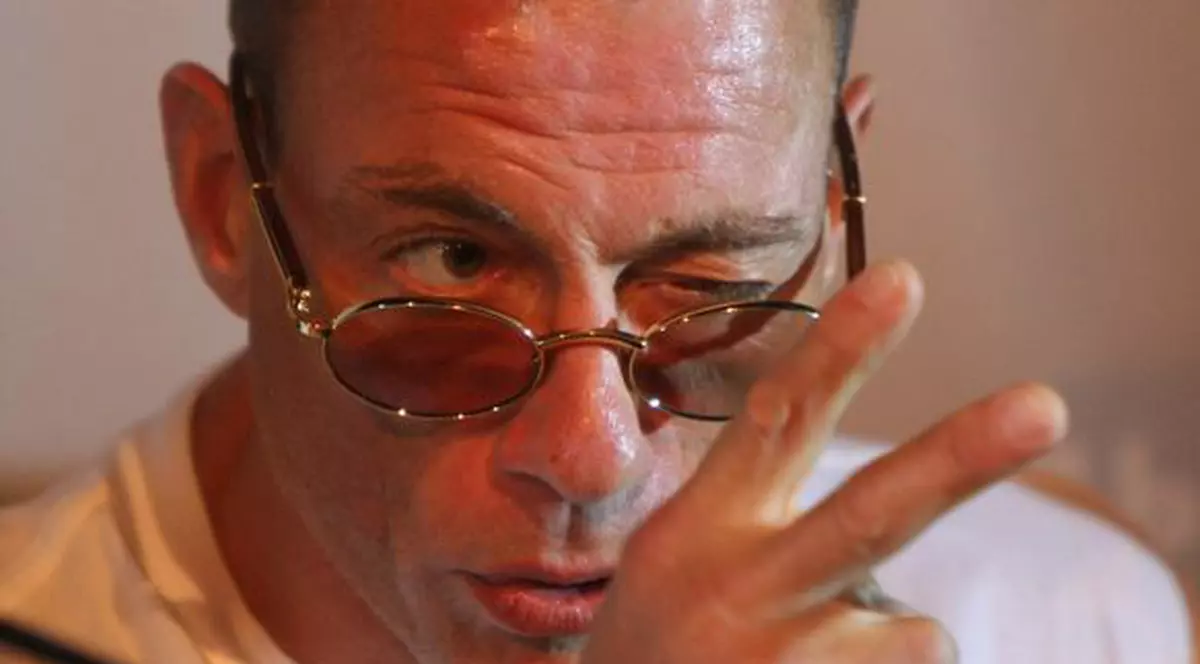  Jean-Claude Van Damme va lupta cu un campion de box
