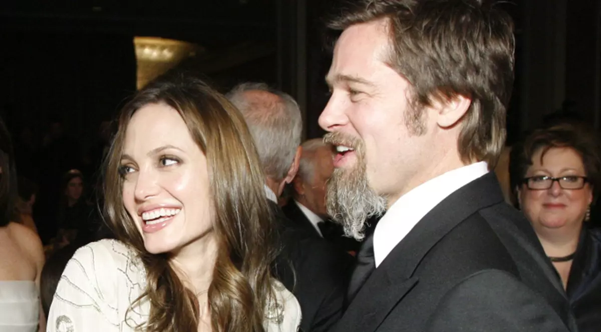 Brad şi Angelina, foarte "zâmbăreţi" la un eveniment
