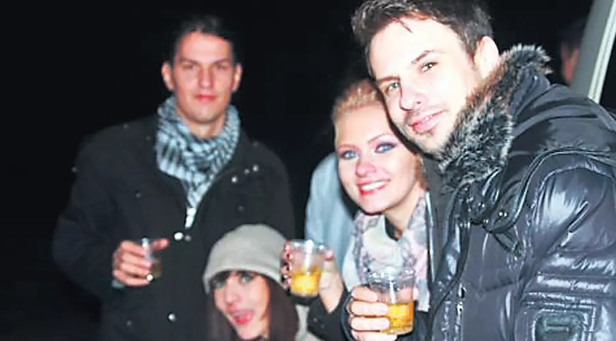 Vedetele au petrecut noaptea dintre ani în cele mai inedite moduri