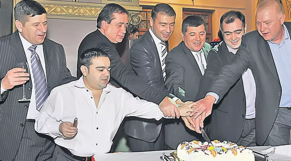 Adi Minune i-a cântat lui Lucian Bute