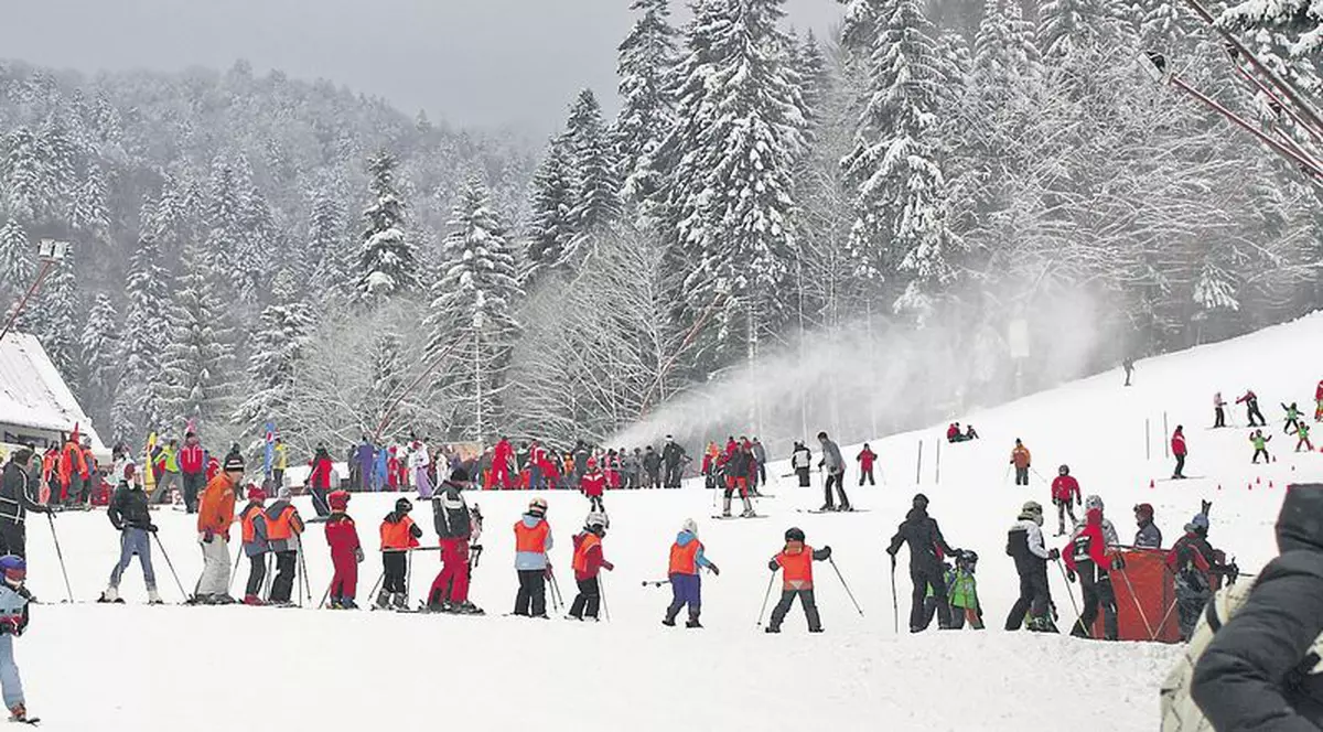 În vacanţă, hai în tabăra de schi!