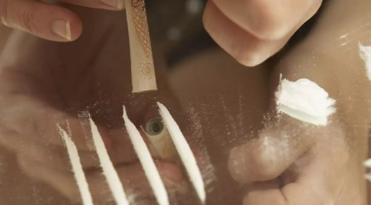 Rockerii şi maneliştii consumă haşiş, iar houserii preferă cocaina