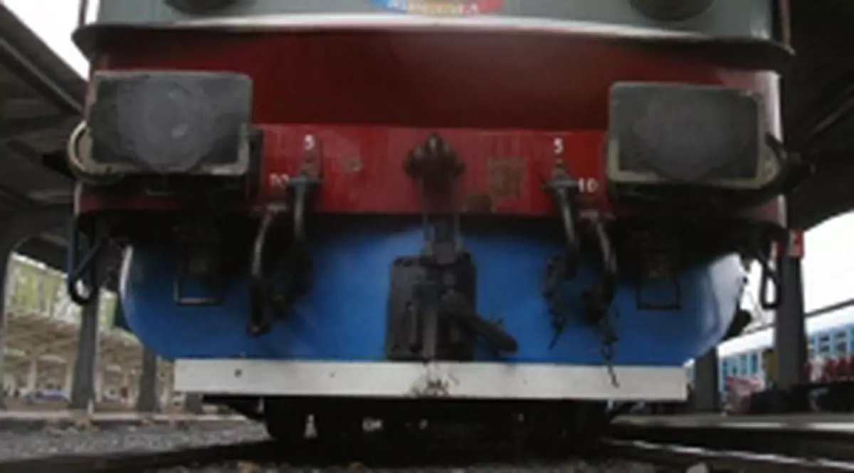 Un tren de persoane a fost incendiat. Suspectul a reuşit să fugă