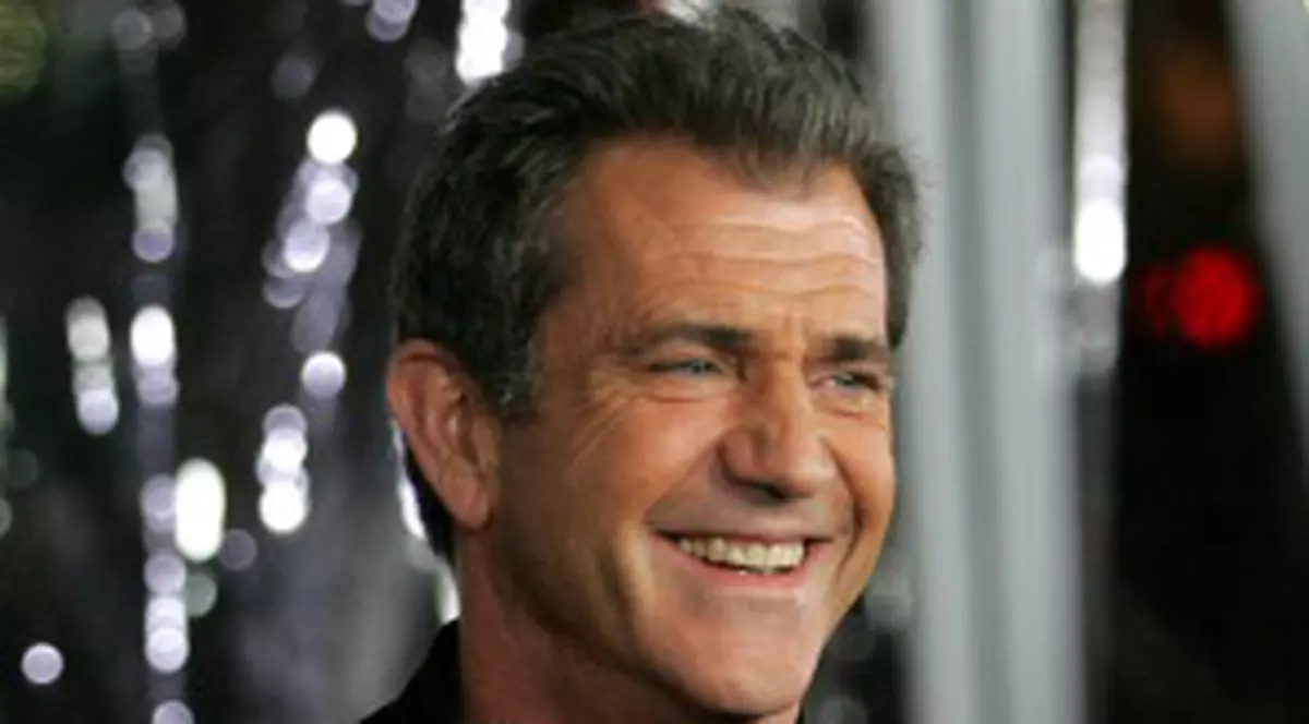 Mel Gibson a schimbat scutece în direct, la radio