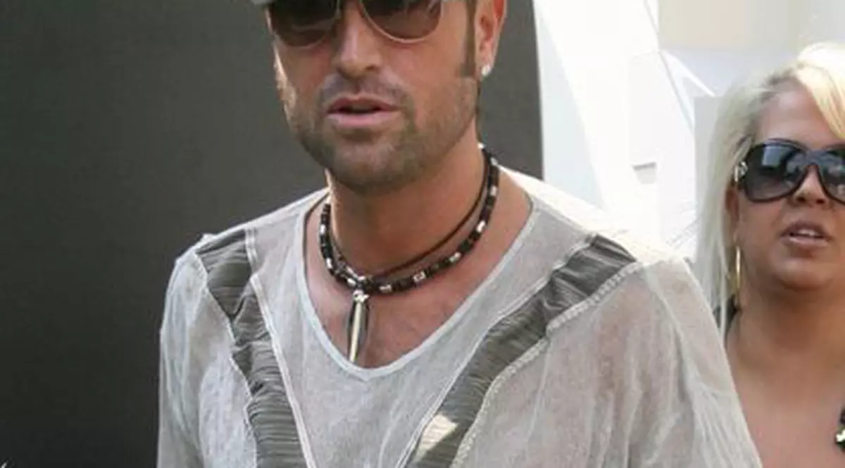 Botezatu: "Îl dau afară pe Ricky dacă nu-şi rezolvă problema cu Moni" 