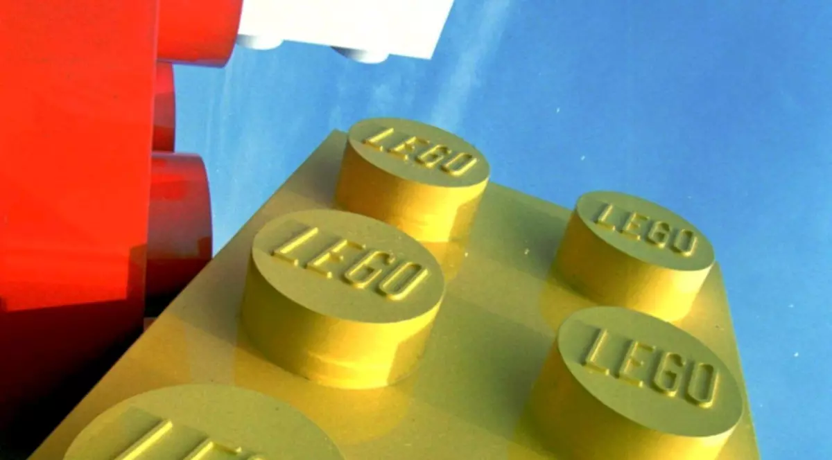 Suspendat de la şcoală că a venit cu o puşca de jucărie de 5 cm