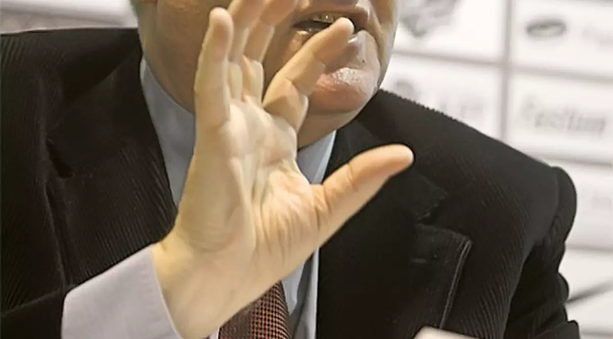 Dragomir: "Într-o ţară cu femei aşa frumoase, să te uiţi după curul unui bărbat e blasfemie"