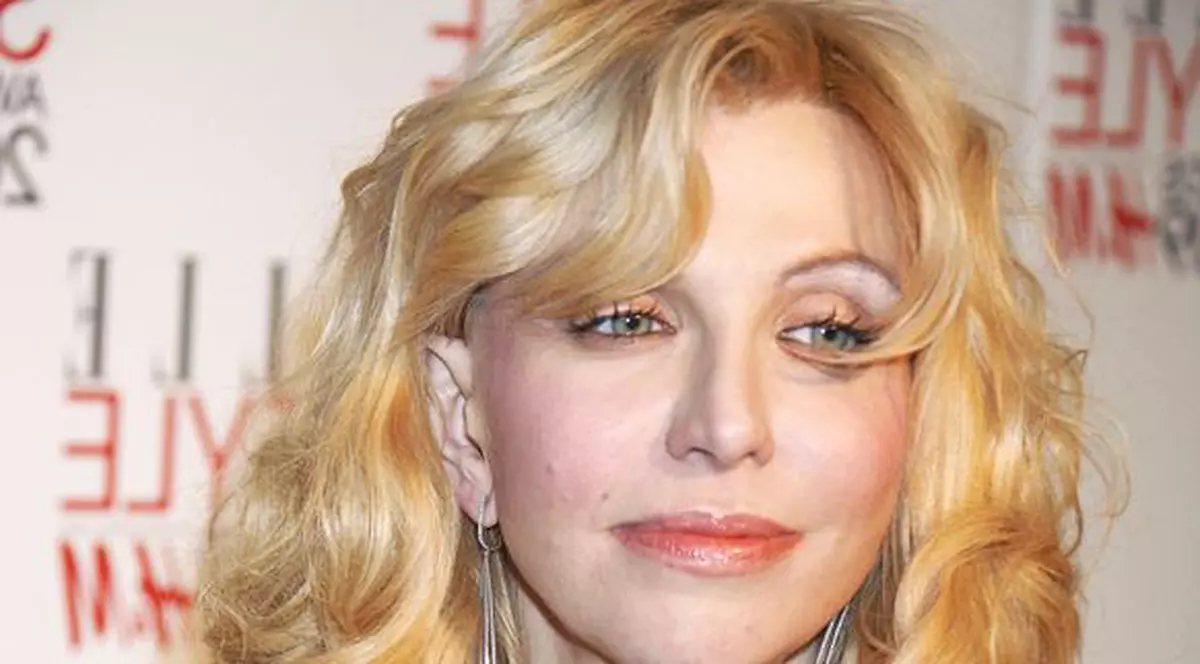 Courtney Love, prea săracă pentru a-şi cumpăra o pereche de pantofi