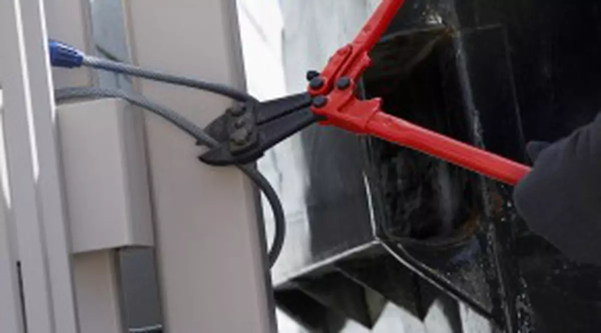 Români arestaţi pentru cinci spargeri, în Spania