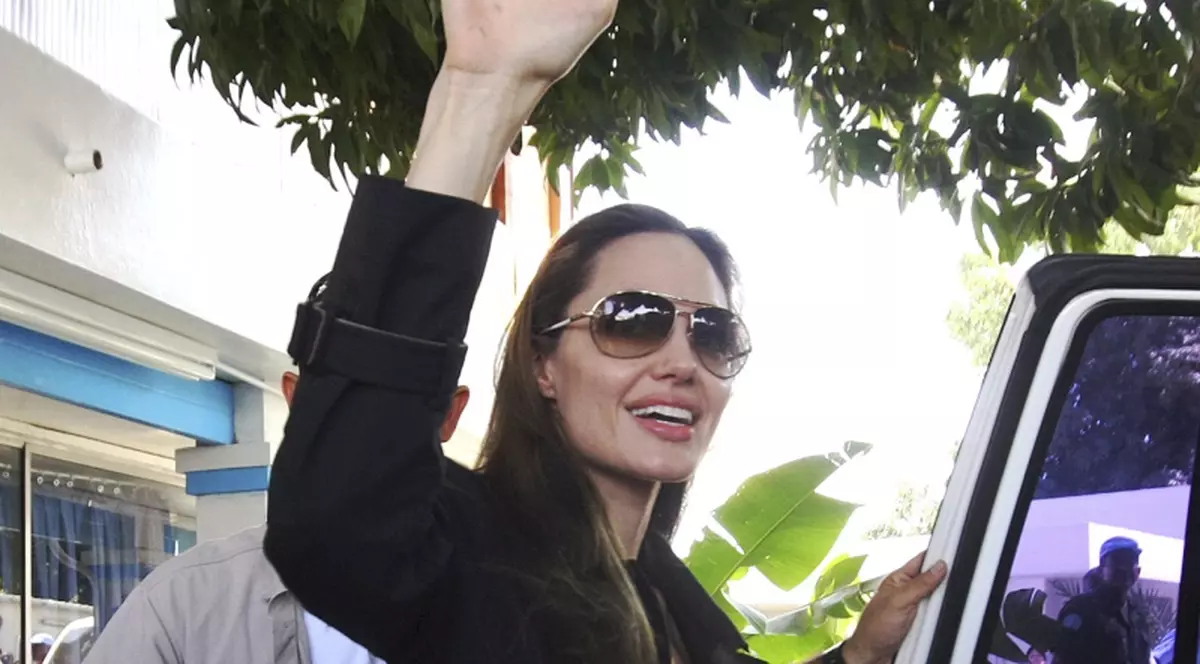 Angelina Jolie nu va adopta nici un copil din Haiti