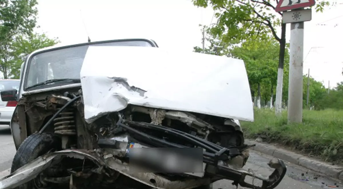 Accident rutier în Alba: un mort şi opt răniţi