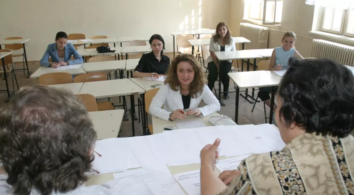 90% dintre elevii care au dat astăzi Bac-ul au luat calificative bune