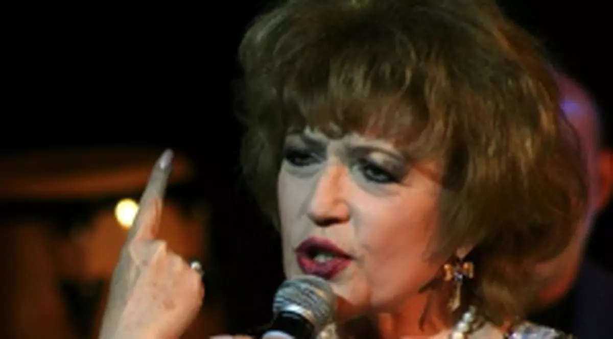 Corina Chiriac lansează „O rochie de mireasă"