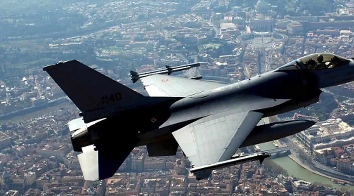 Armata română ar putea zbura cu supersonicele F-16