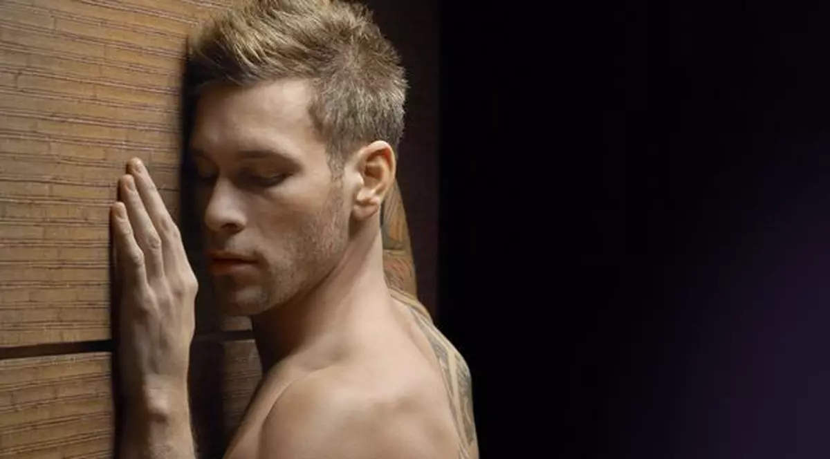 I-a rămas vibratorul blocat în anus