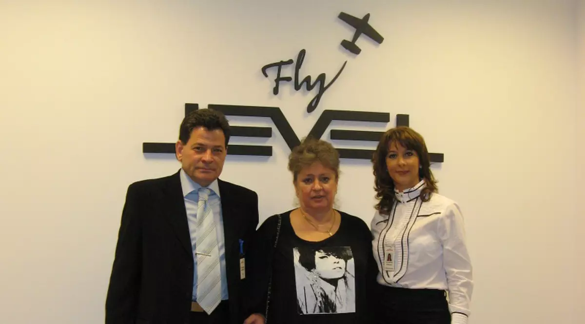 Stewardesa-eroină a inaugurat prima şcoală privată pentru însoţitori de zbor