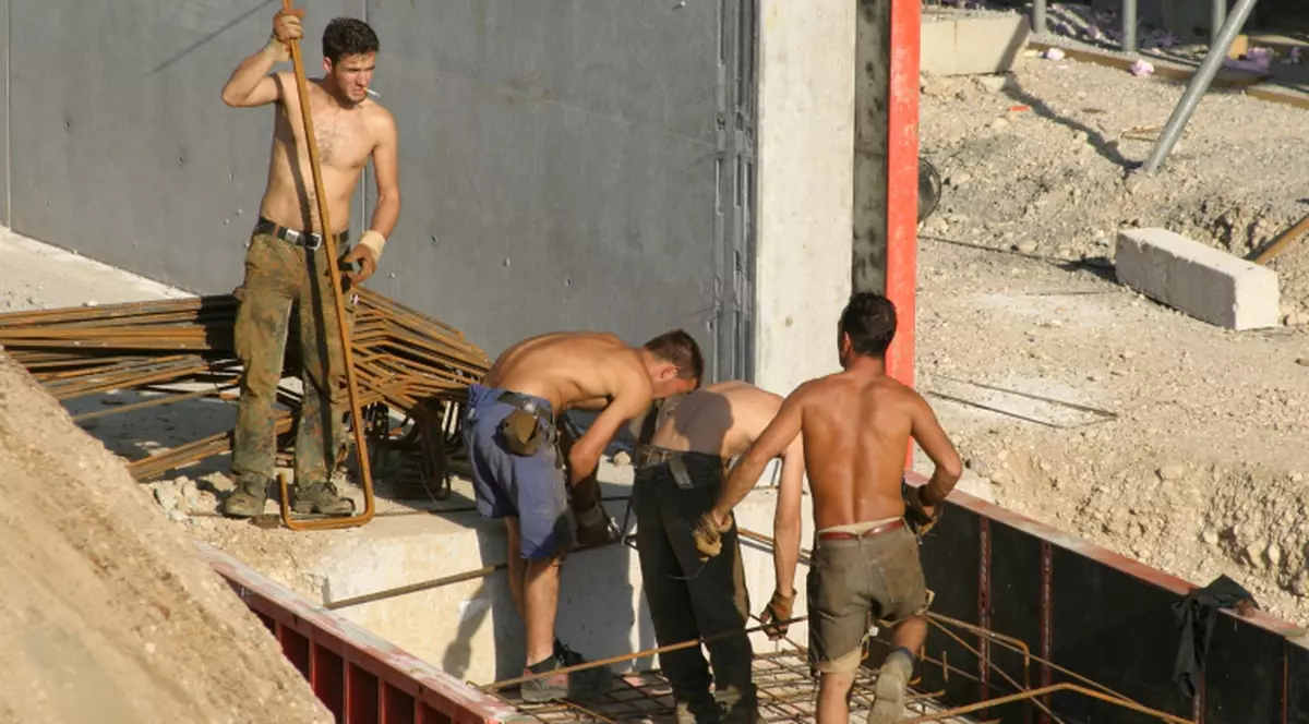 Românii, printre cei mai numeroşi muncitori în Spania