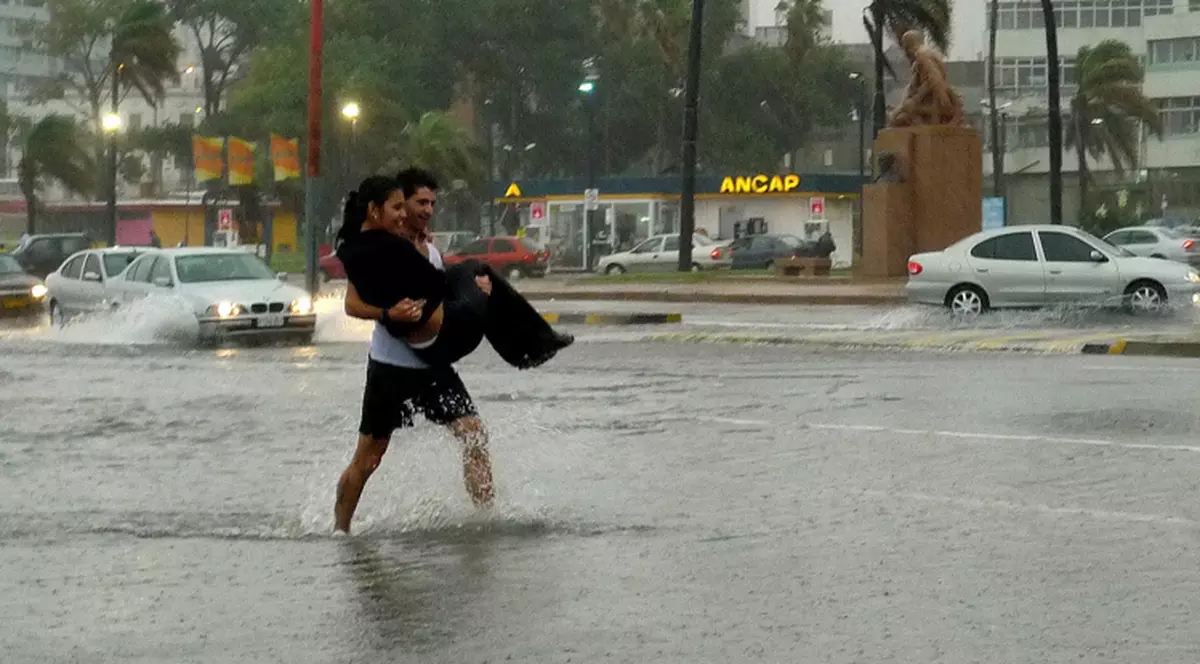 10.000 de persoane, evacuate din cauza inundaţiilor