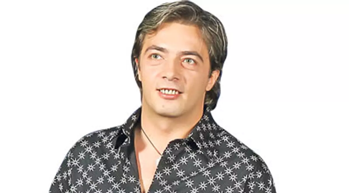 Chitaristul Holograf, scalpat în direct