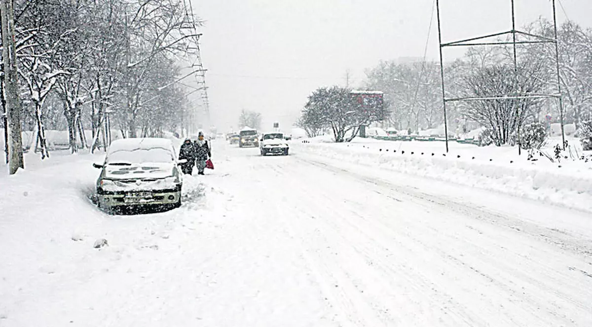 Nu scăpăm de frig şi de ninsori