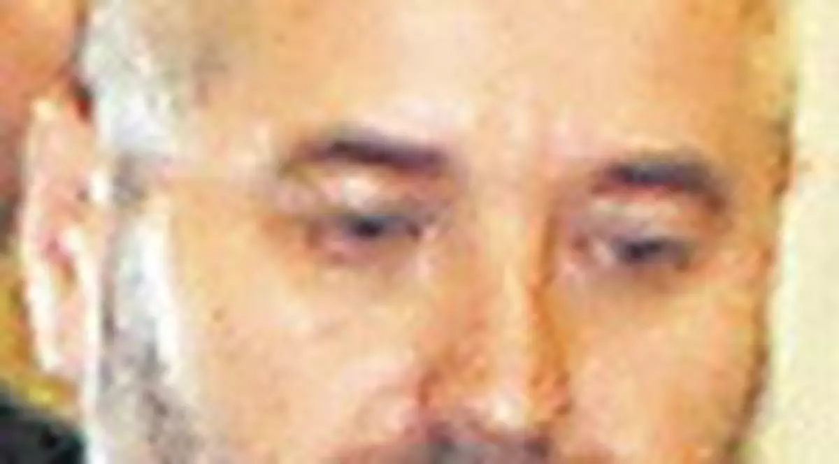 Video / Geoană mănâncă usturoi!