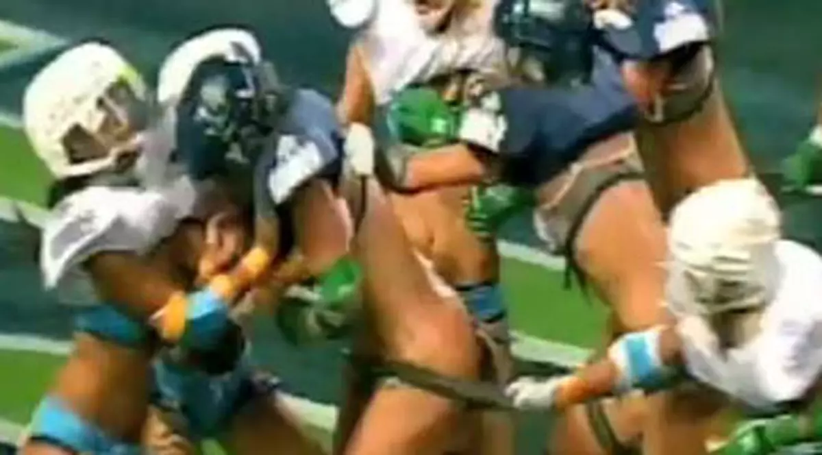 Video / Se încing în lenjerie intimă!