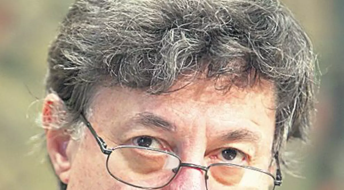 Caramitru dă în judecată Ministerul Culturii