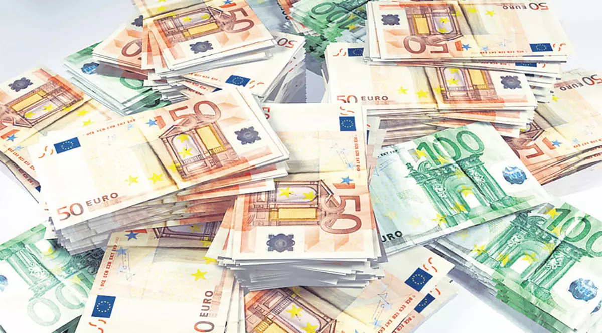 Curs valutar. Euro a atins maximul ultimelor trei luni