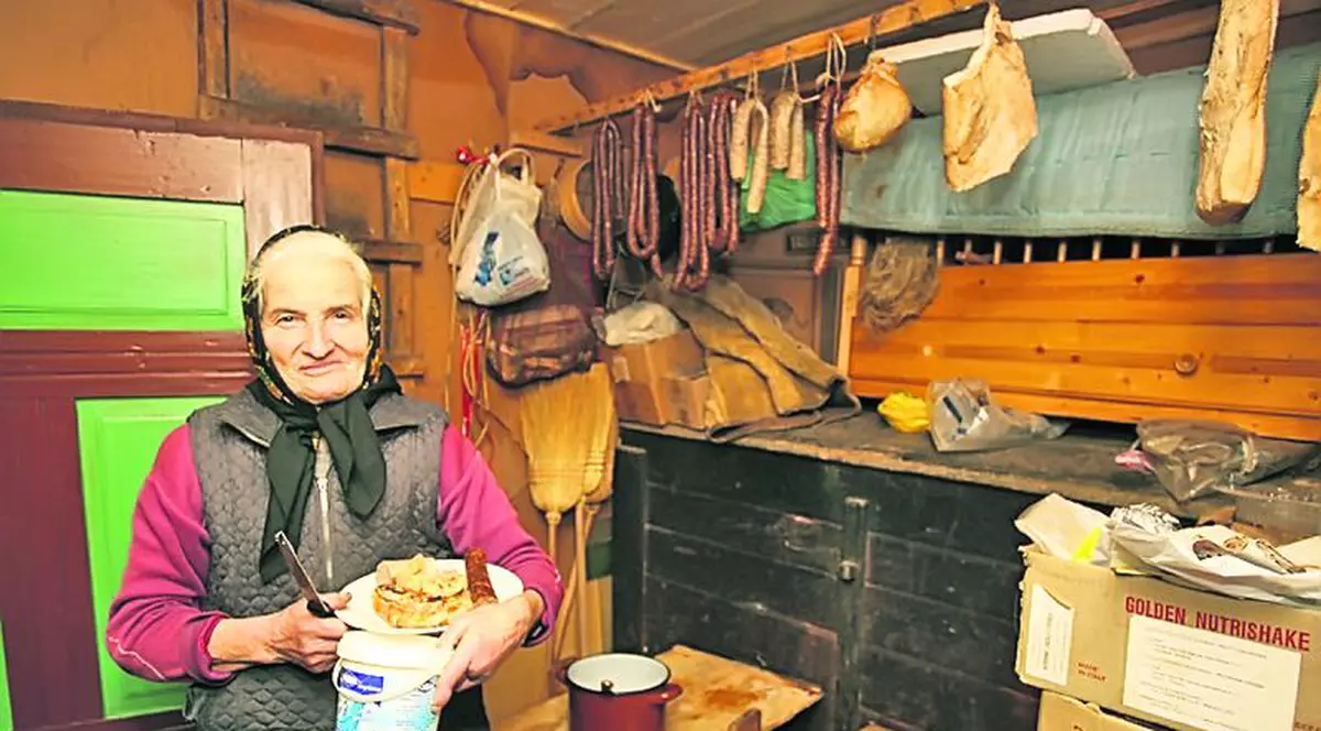 Boc primeşte slană la pachet de la mămica