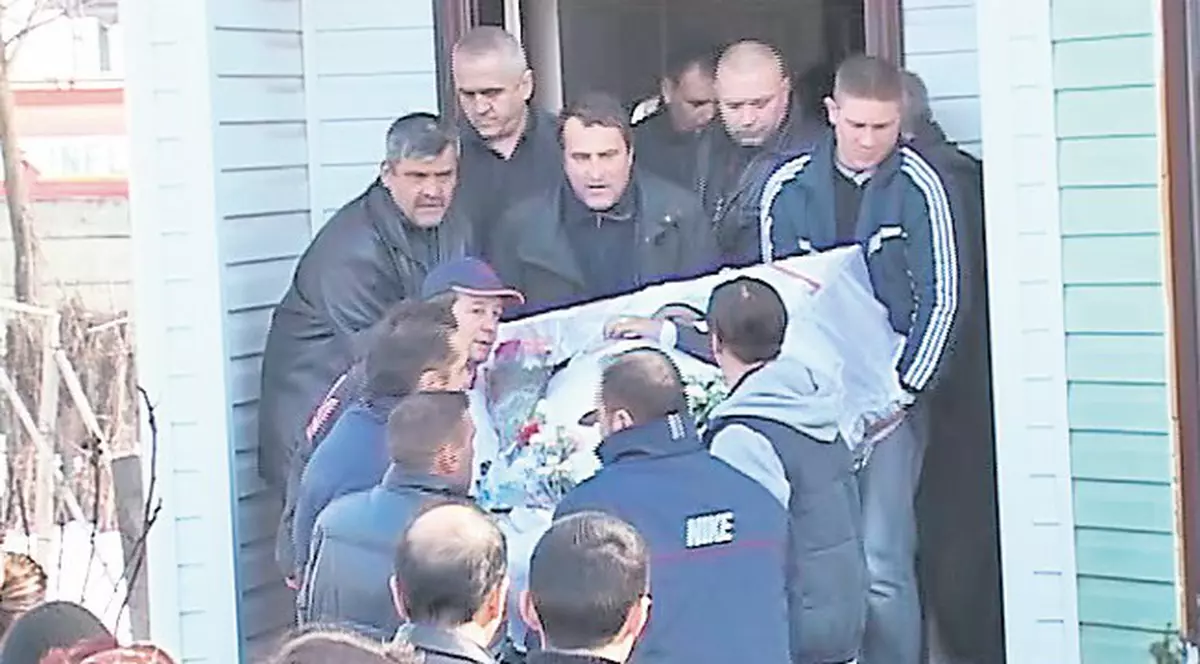 Fiul vitreg al Mariei Dragomiroiu a fost înmormântat cu lăutari