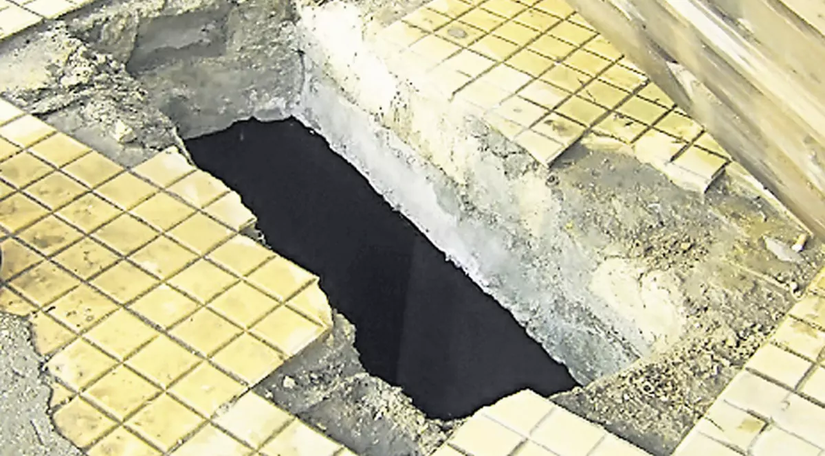 A căzut într-o groapă de 4 metri