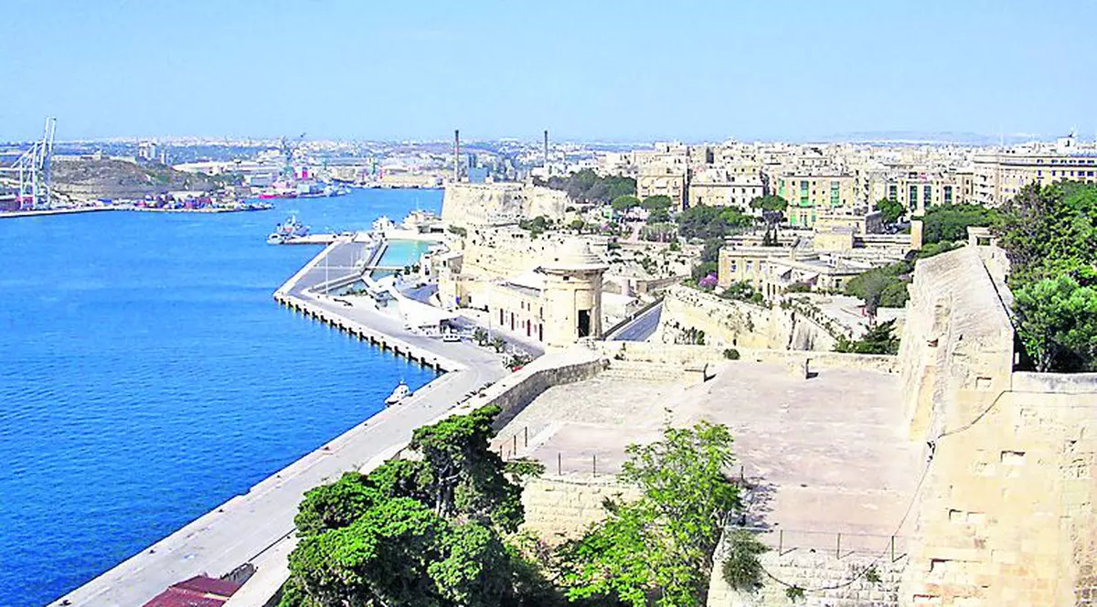 O româncă a murit în Malta, după ce a fost lovită pe un trotuar de un taxi