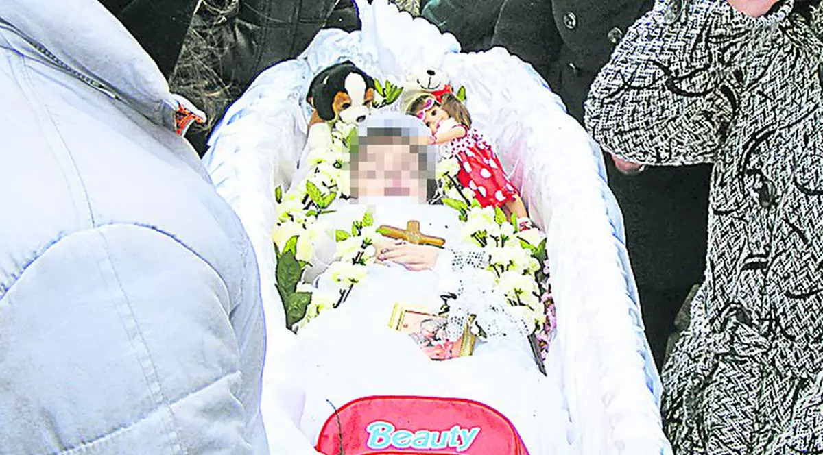 Execuţia din Siret / Şi-a luat cu ea păpuşile