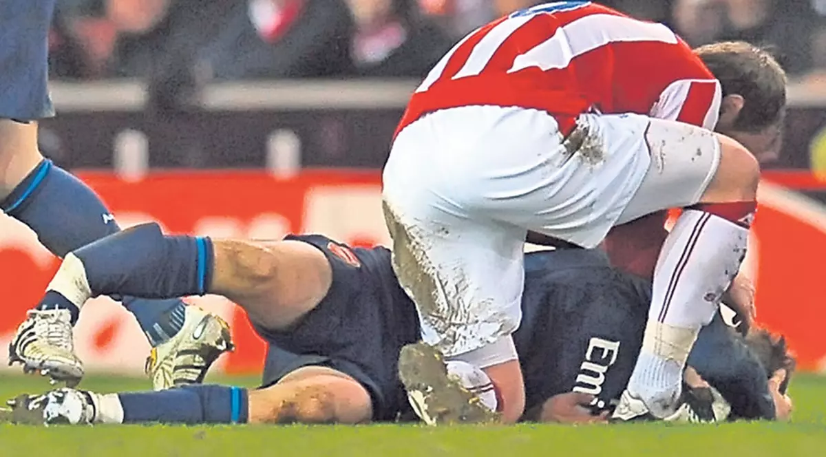 Video / Aaron Ramsey, dublă fractură la piciorul drept