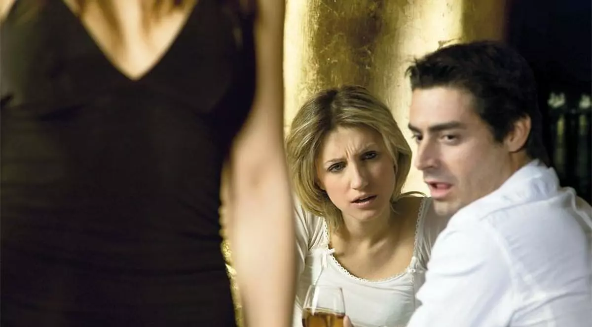 Bărbaţii infideli au un IQ mai mic decât cei devotaţi