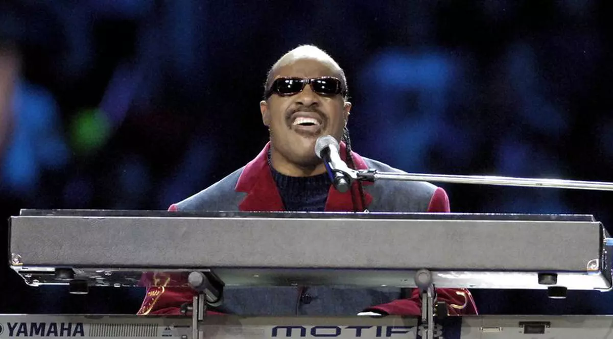 Stevie Wonder şi-a ridicat o medalie primită acum 30 de ani