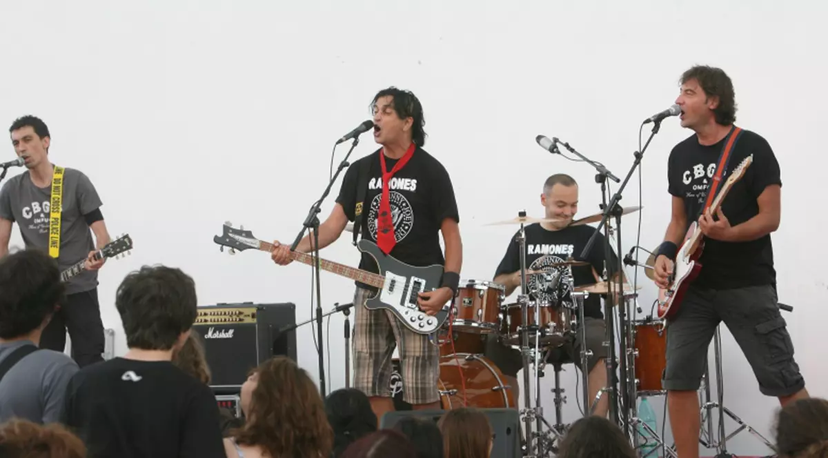 ZOB va cânta în deschidere la concertul Bloodhound Gang