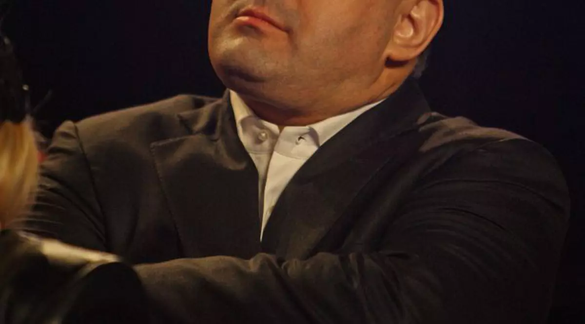 Vanghelie după ce l-a pupat pe Năstase: "Mă adaptez, ce dracu' să fac, să mor?"