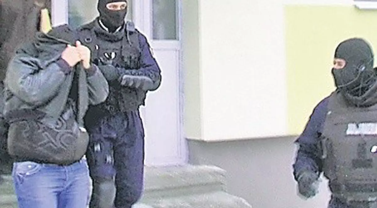 Încă 30 de zile de arest pentru 16 membri ai clanului Corduneanu 