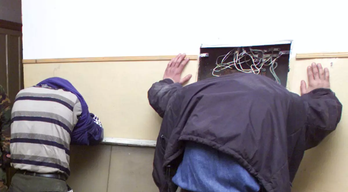 Trei tineri, arestaţi pentru omor