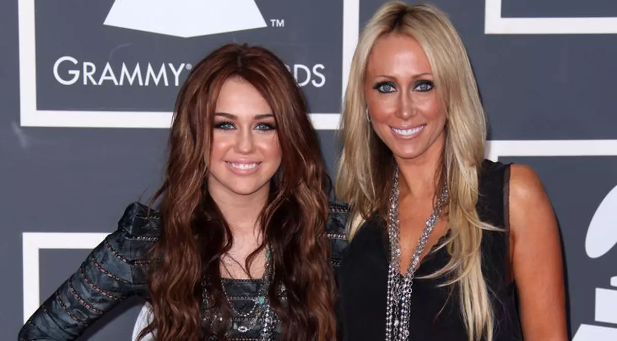 Miley Cyrus: ”Cred că mama era mai îndrăgostită decât mine de iubitul meu”