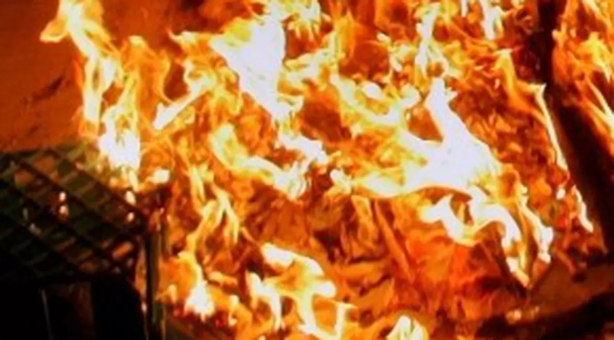 Incendiu la un depozit de mobilă de lângă Gara Basarab