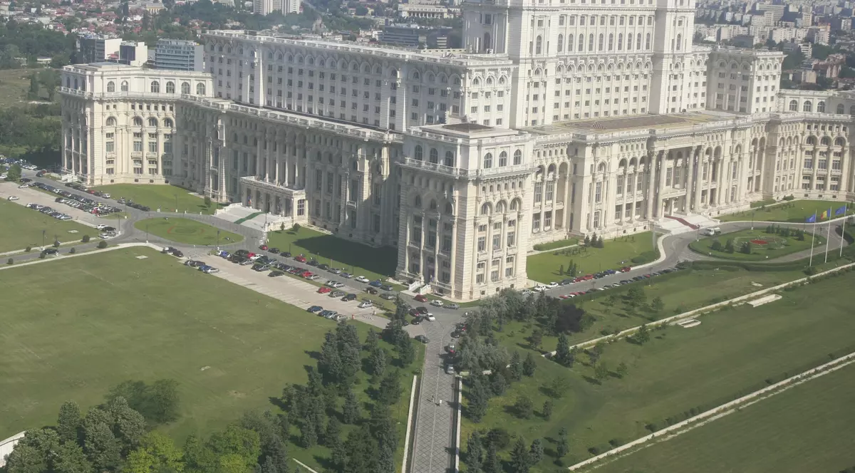 Acoperişul şi subsolul Casei Poporului, deschise publicului