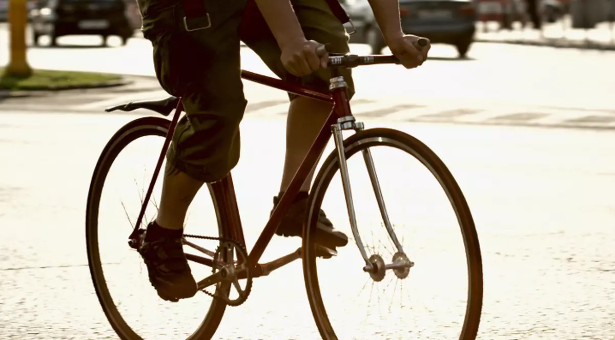 Un italian traversează SUA pe bicicletă pentru a finanţa un spital în Tanzania 