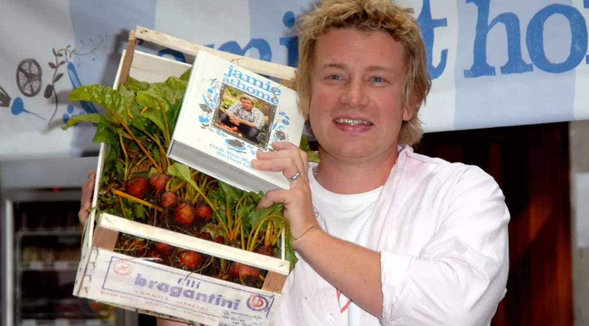 Criticat de americanii graşi, Jamie Oliver a început să plângă