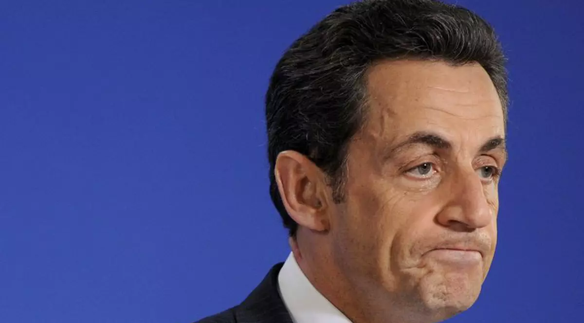 Tatăl lui Sarkozy: "Fiul meu ar fi mai fericit dacă nu ar mai participa la prezidenţiale"