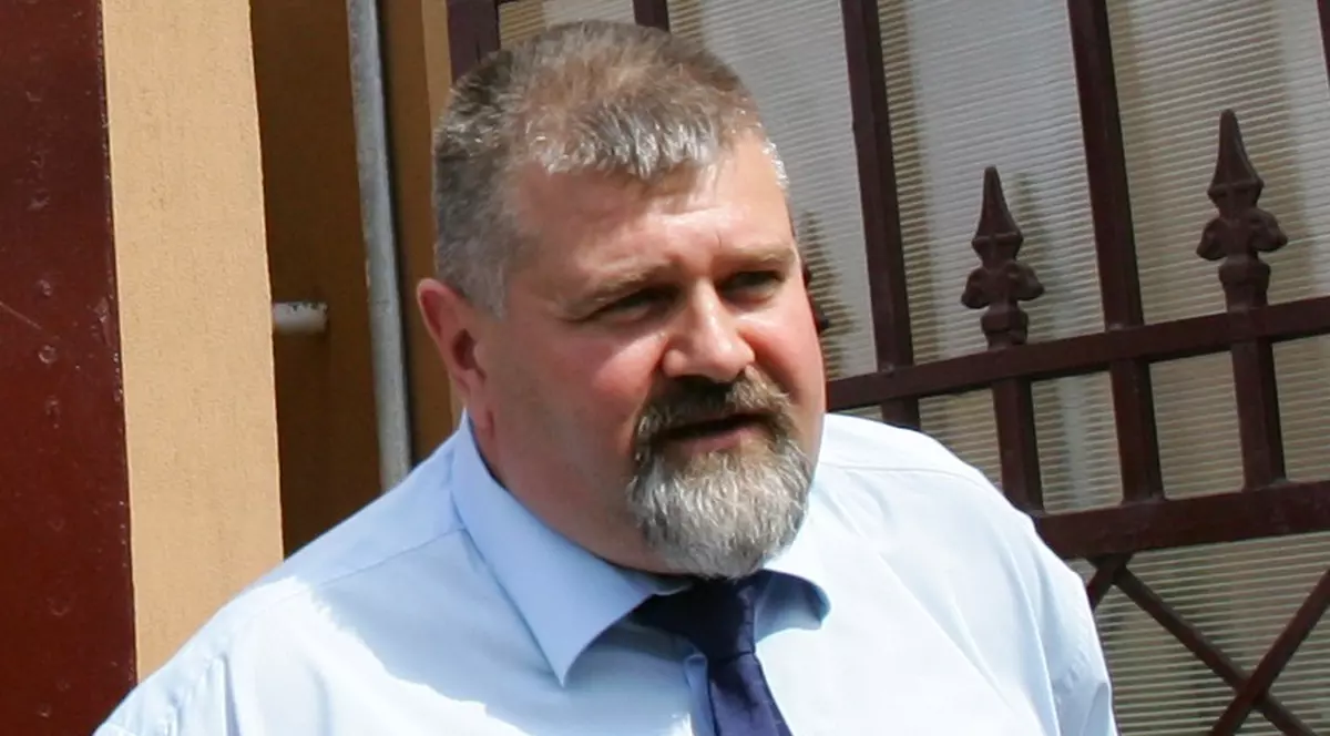 Un scafandru, mâna dreaptă a Elenei Udrea