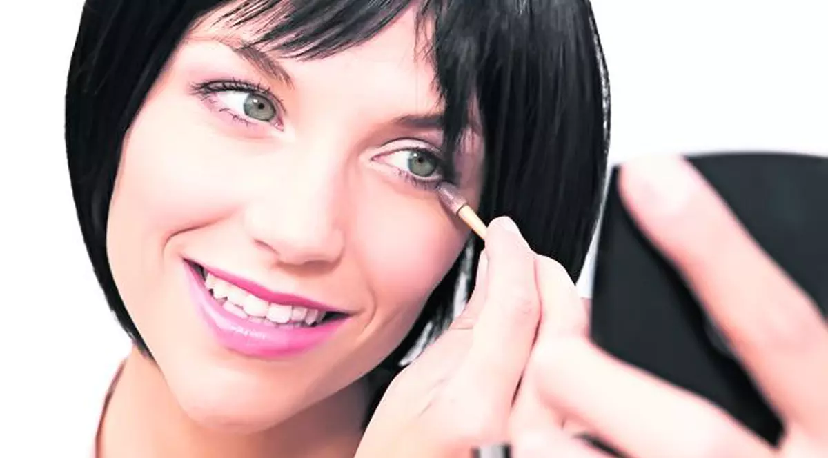 Cum retuşezi micile greşeli de machiaj