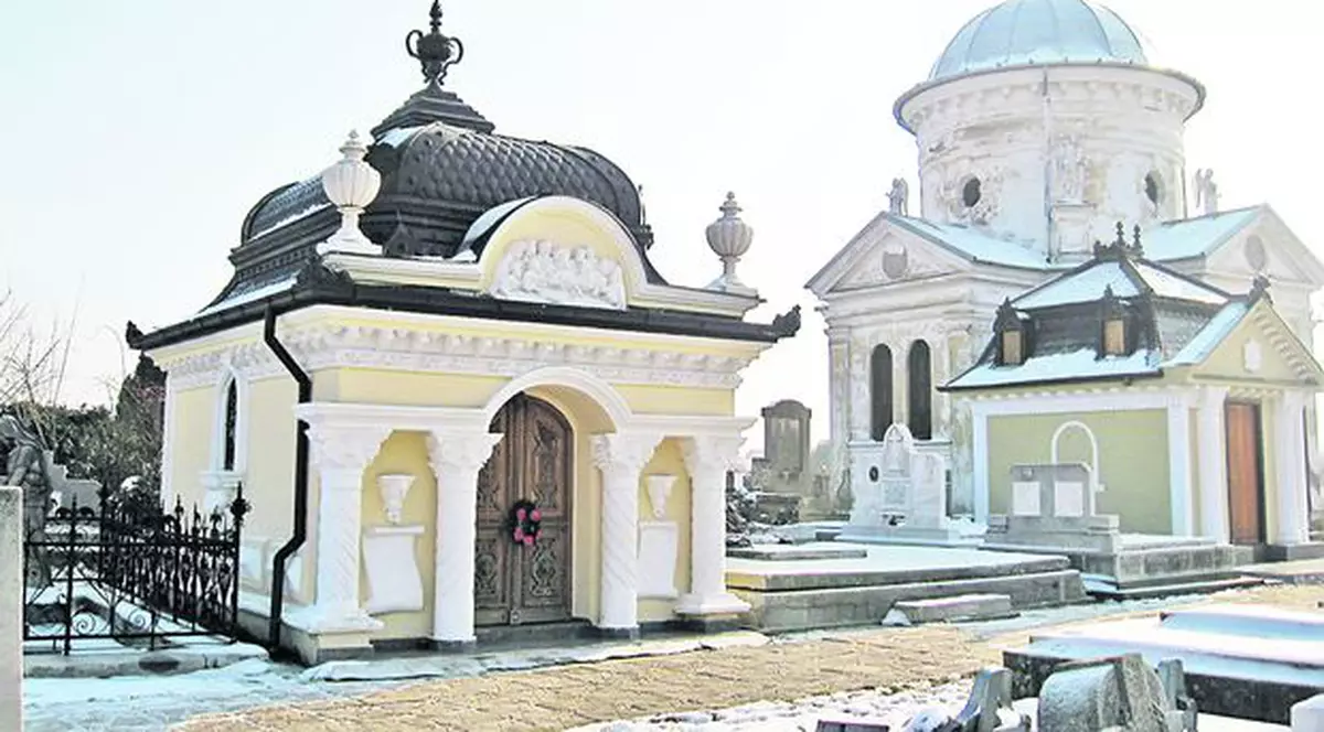 Ţiganii din Timişoara nu au limite! Şi-au tras palate şi în cimitir